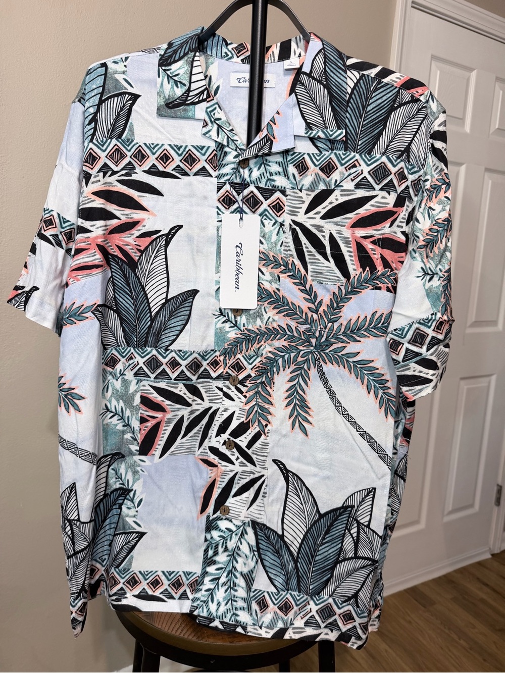 NWT Men’s Caribbean short sleeve size L button up Hawaiian